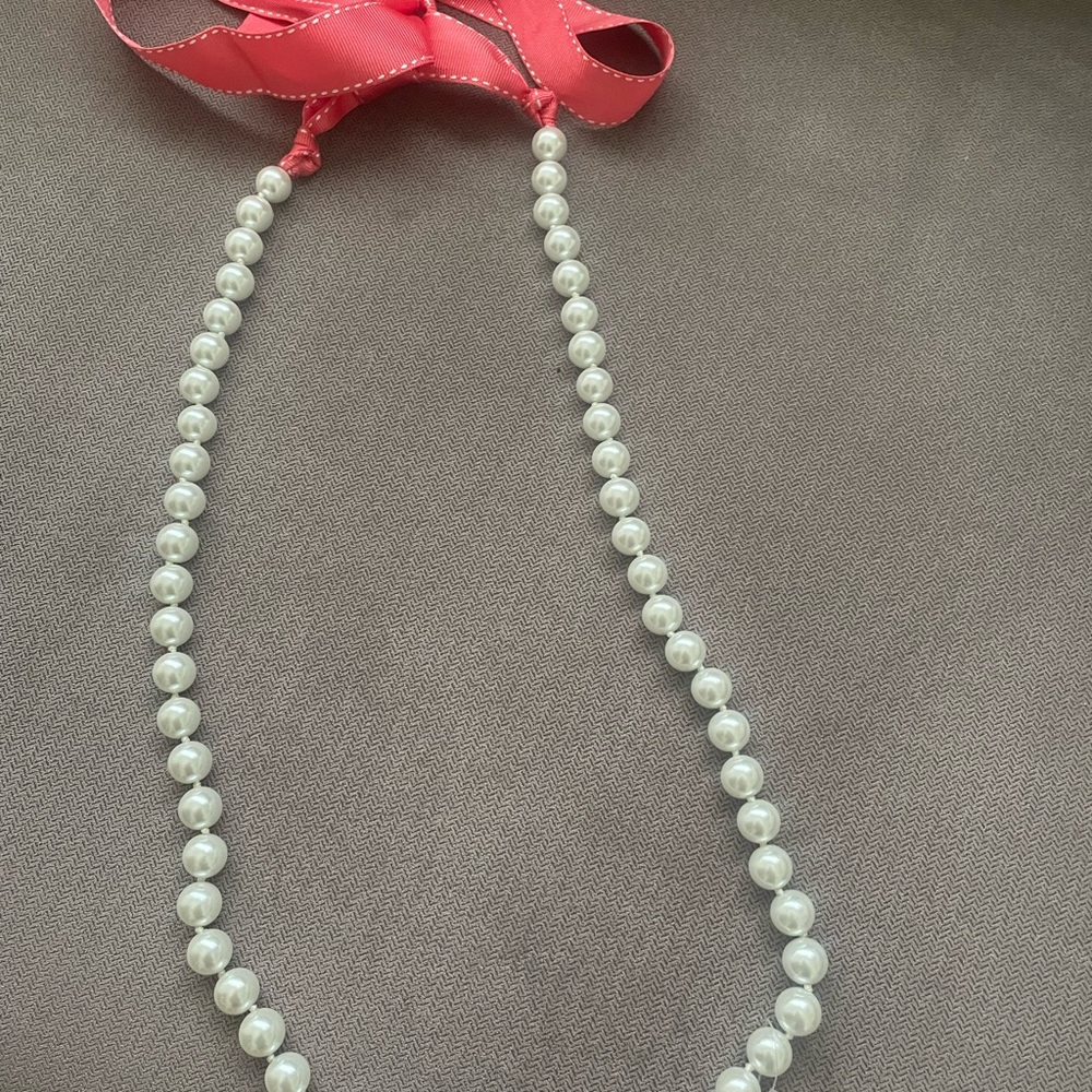 New wonderful 15 inch pearl necklace w pink ties